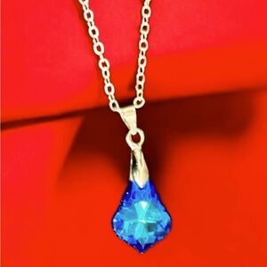 💥2/$24 or 3/$30💥 Elegant Blue Crystal Teardrop Pendant Necklace . NWT